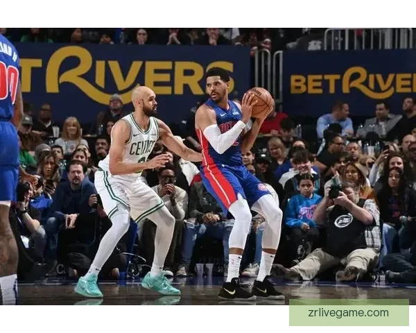 活塞全队七人得分上双大胜76人锁定东部头名哈里斯贡献19分