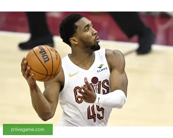 米切尔25分带领骑士复仇勇士锁定季后赛 哈登关键时刻19分助攻奠定胜局